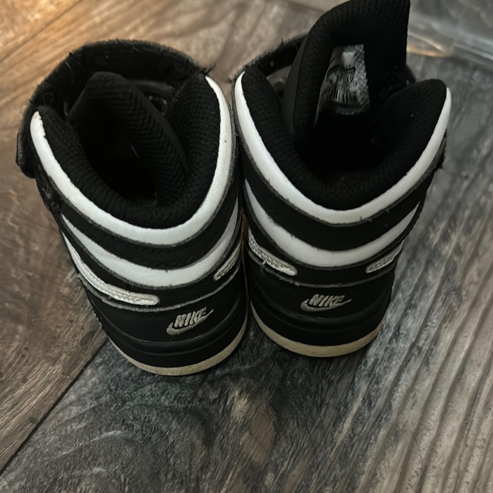 Nike Black Shoes - Picture 3 of 4